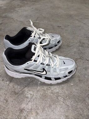 Nike White and Black Mesh Athletic Sneakers
